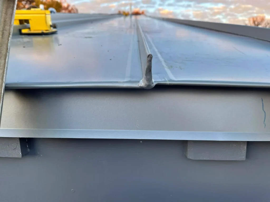 is metal roofing better than asphalt shingles