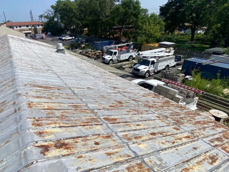 why do metal roofs rust